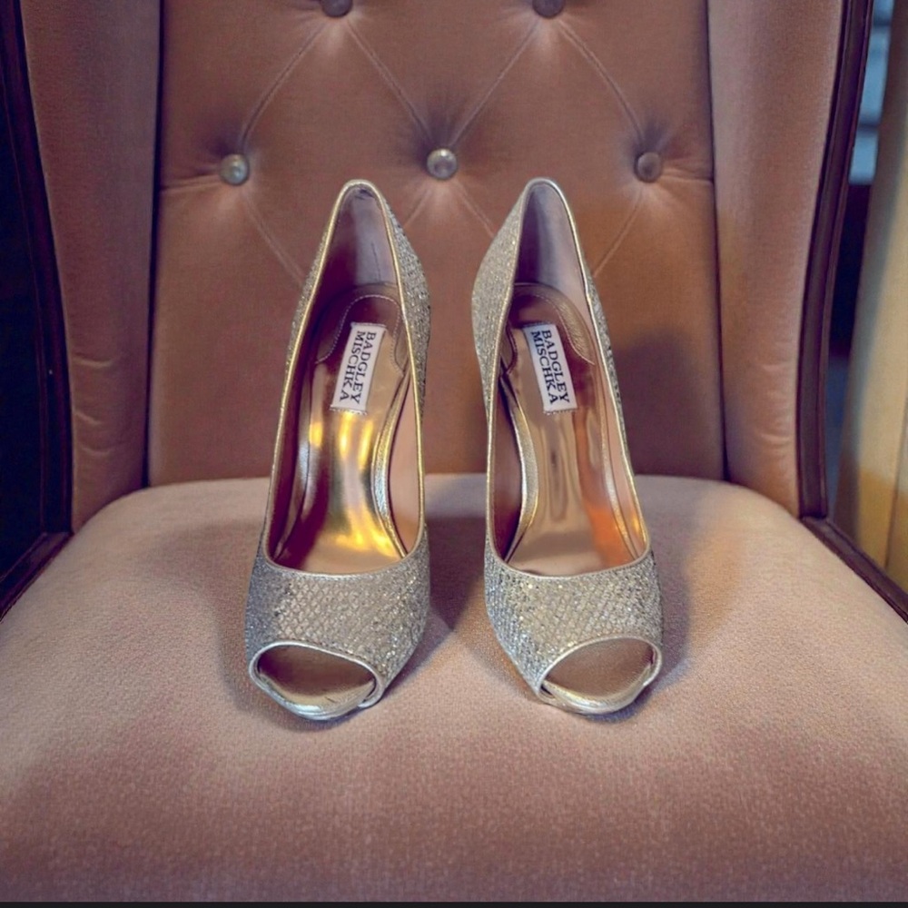 Badgley Mischka heels glitter silver pumps stilettos peep toe 6.5 Humbie II